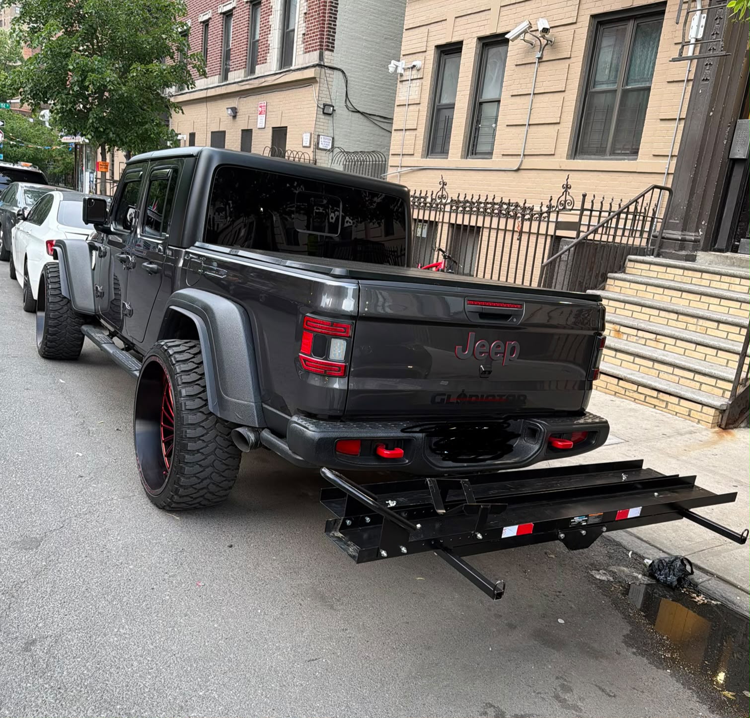Jeep Gladiator hauled with our motorcycle carrier